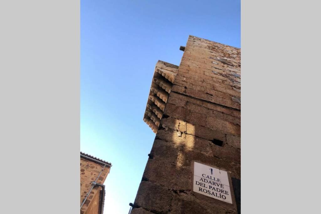 El Escondite De La Muralla Caces 外观 照片