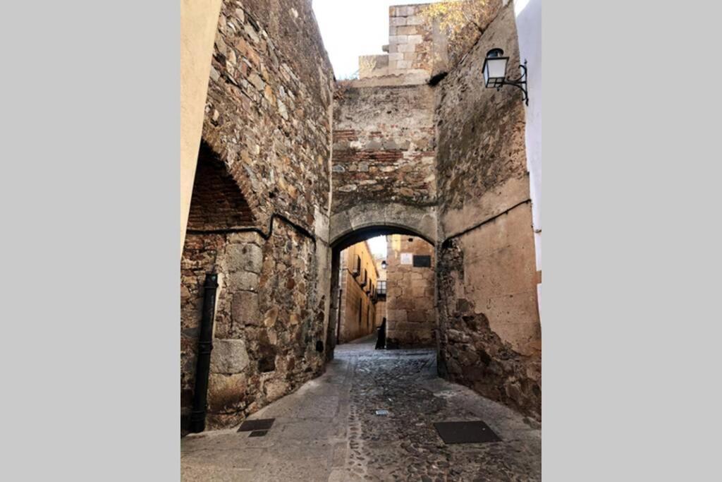 El Escondite De La Muralla Caces 外观 照片