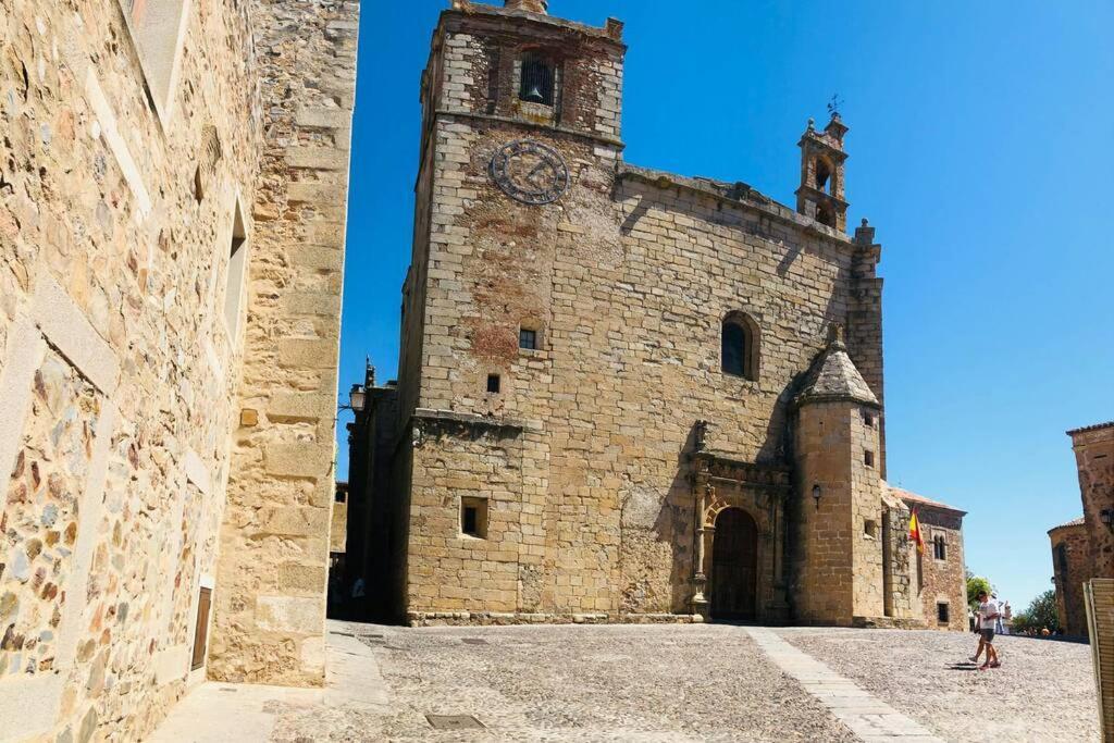 El Escondite De La Muralla Caces 外观 照片